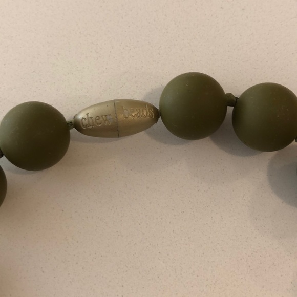 Chew Beads necklace in army green - Picture 2 of 3